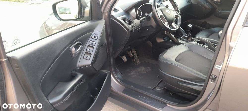 Hyundai ix35 1.7 CRDi 2WD blue Finale Gold - 25