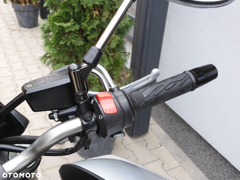 Suzuki GSX - 27