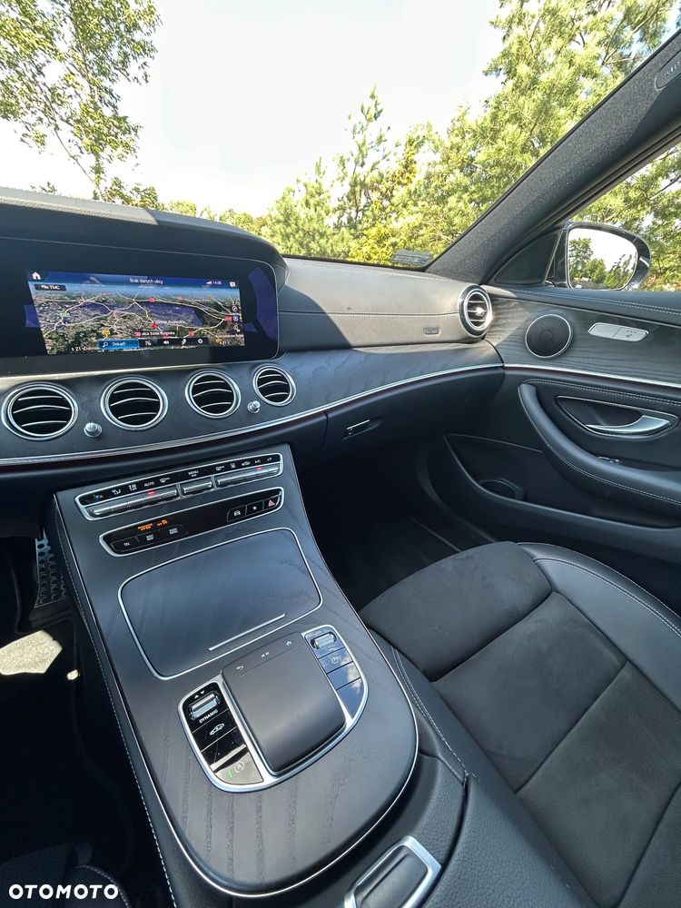 Mercedes-Benz Klasa E 200 4-Matic AMG - 16