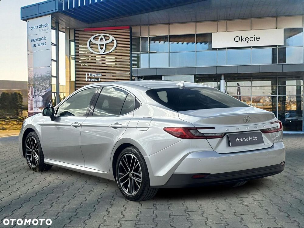 Toyota Camry - 4