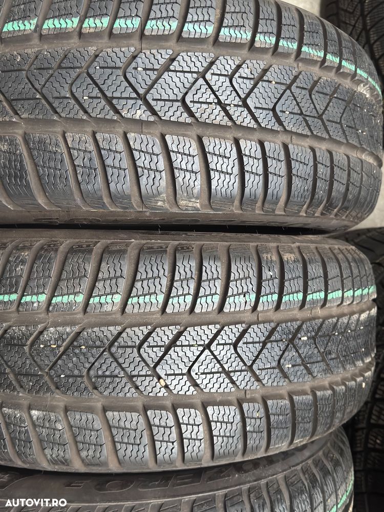 Vând 4 anvelope 225/50/18 Pirelli de iarnă cu runflat ca noi - 2