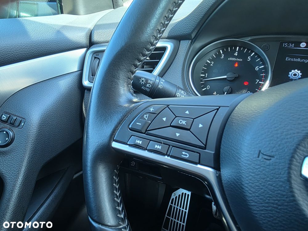Nissan Qashqai 1.6 DIG-T N-Connecta - 33