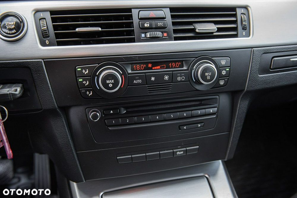 BMW Seria 3 320d Efficient Dynamics Sport Line shadow - 23