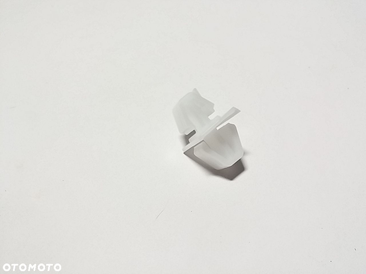 VOLVO S40 V40 spinka klips listwy progowej OE 30808521 - 1