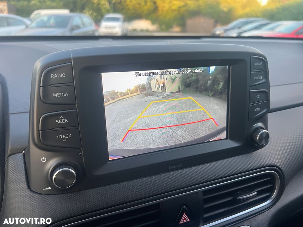 Hyundai KONA Select - 10