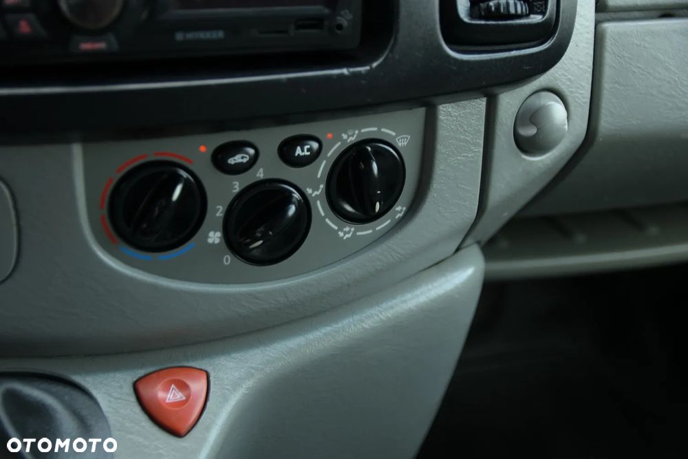Opel Vivaro - 38