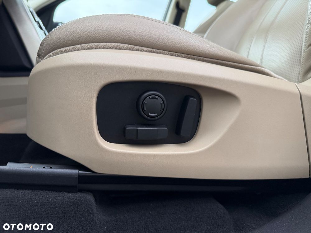 Land Rover Discovery Sport TD4 HSE - 18