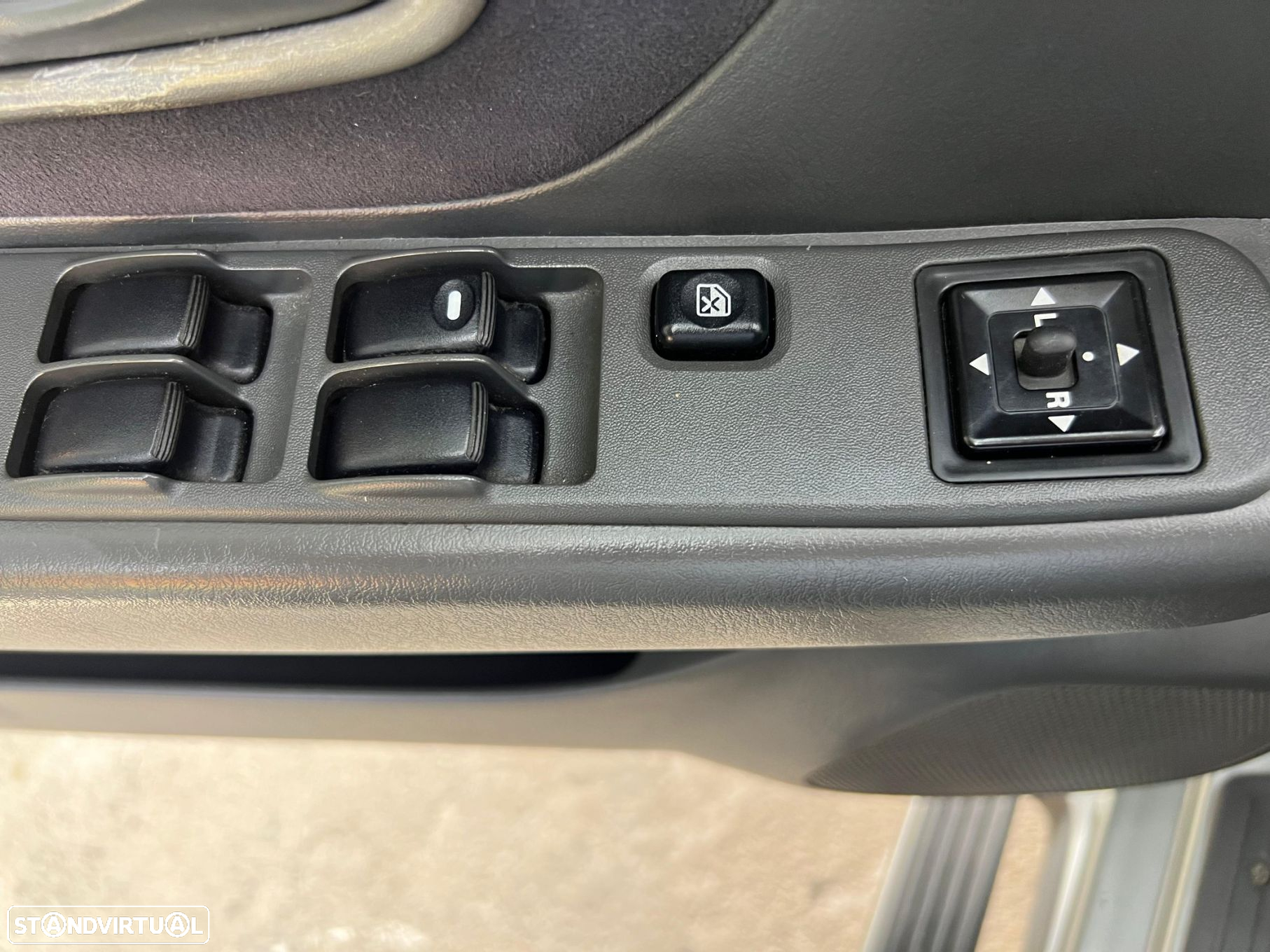 Mitsubishi Pajero Sport 2.5 TD GLS - 28