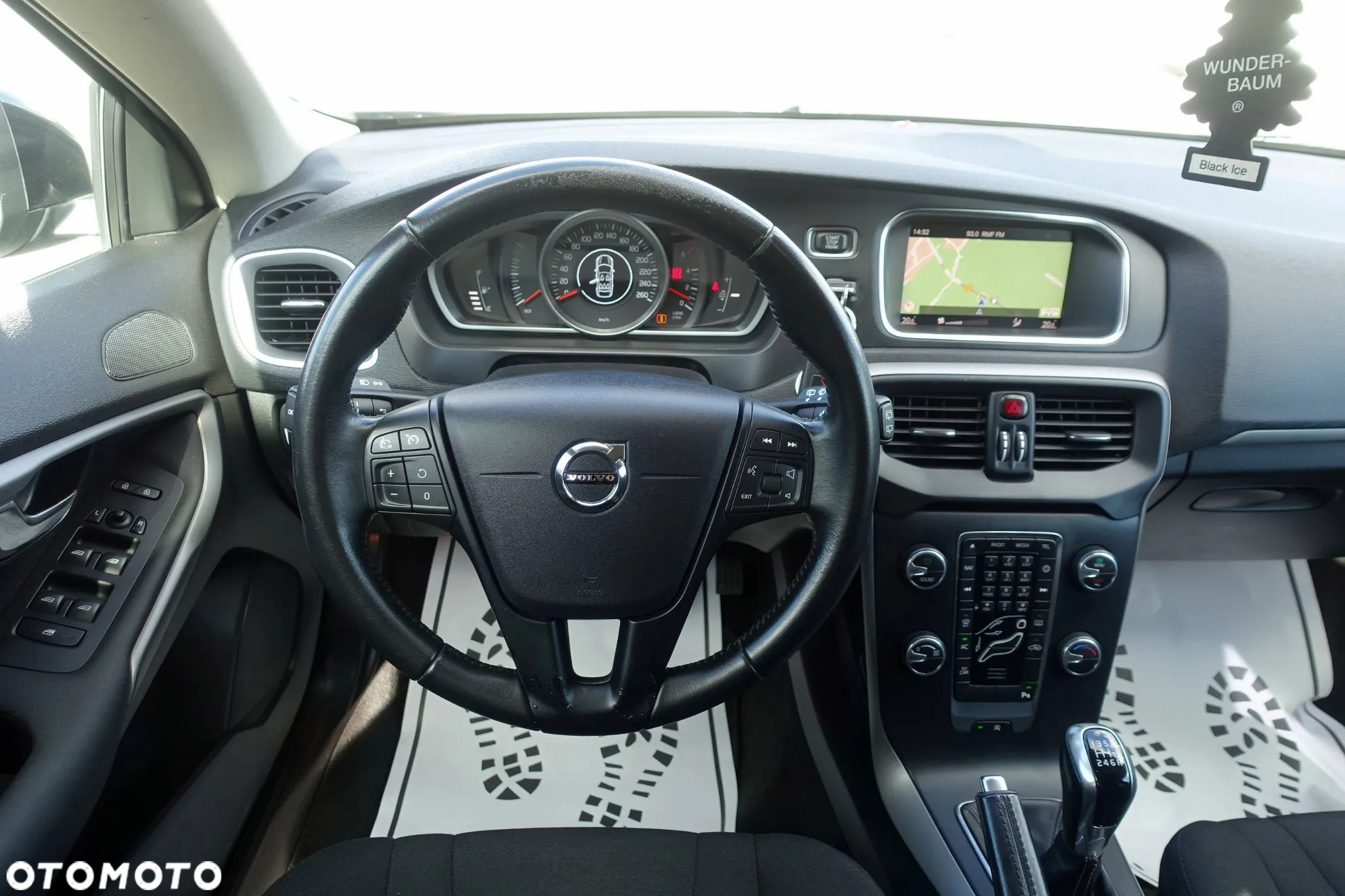 Volvo V40 D2 Momentum - 14