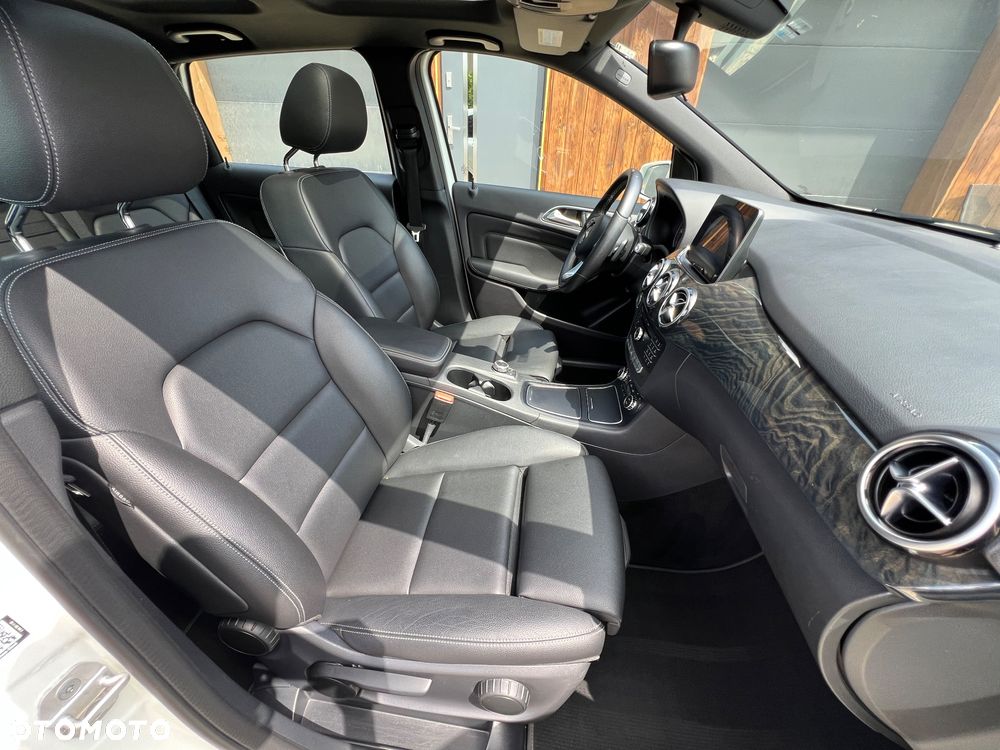 Mercedes-Benz Klasa B 250 4Matic 7G-DCT - 29
