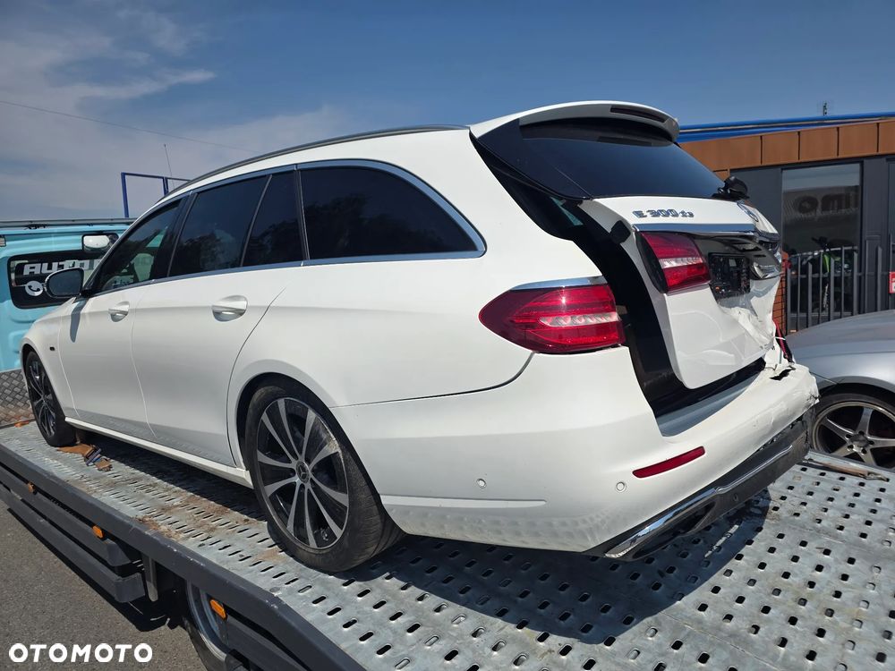 Mercedes-Benz Klasa E 300 de 9G-TRONIC Exclusive - 16