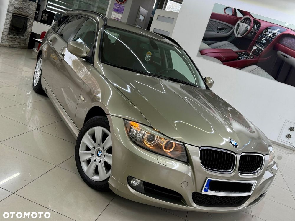 BMW 3 Series 2010 photo 2