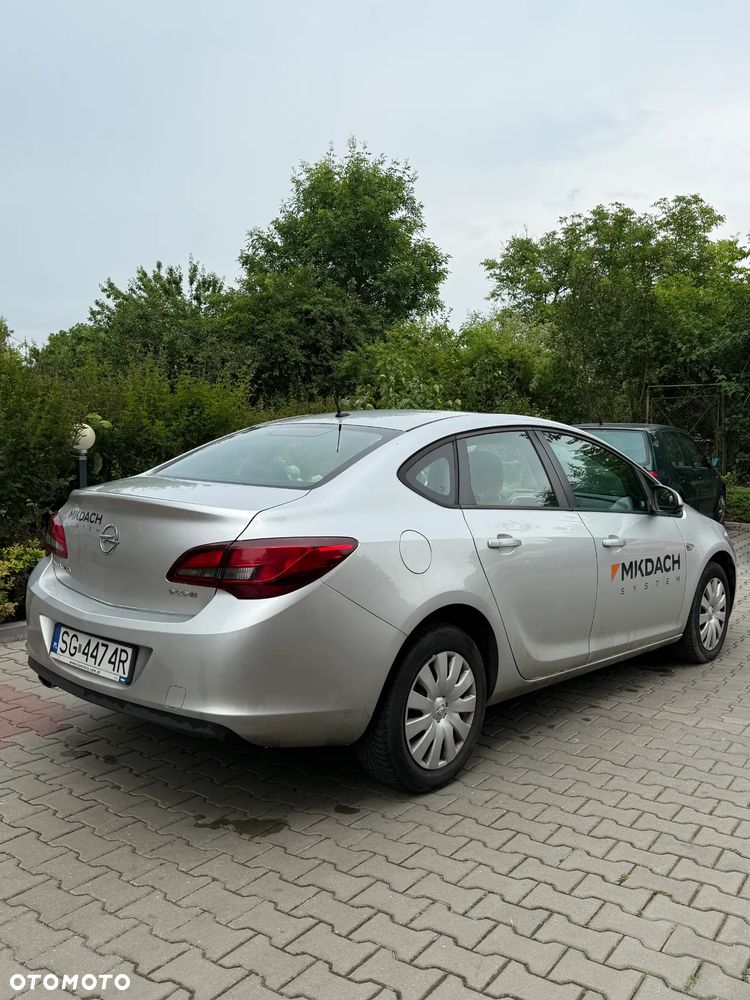 Opel Astra IV 1.4 T Essentia EU6 - 5