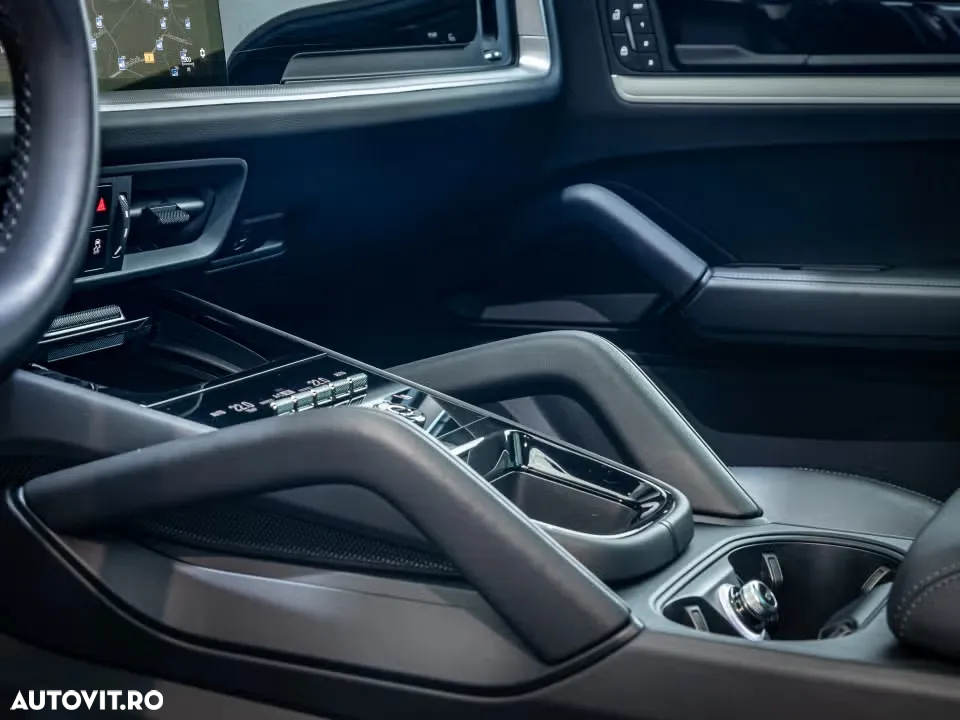 Porsche Cayenne - 25