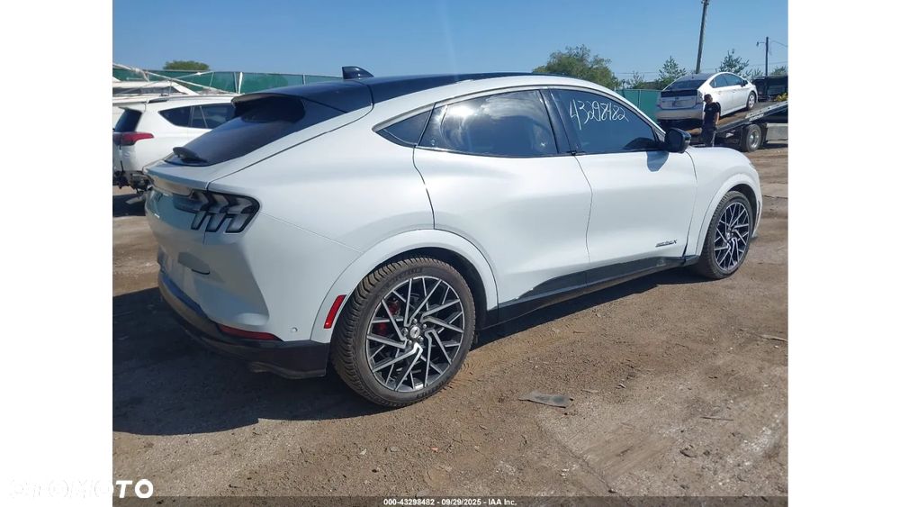 Ford Mustang Mach-E - 5