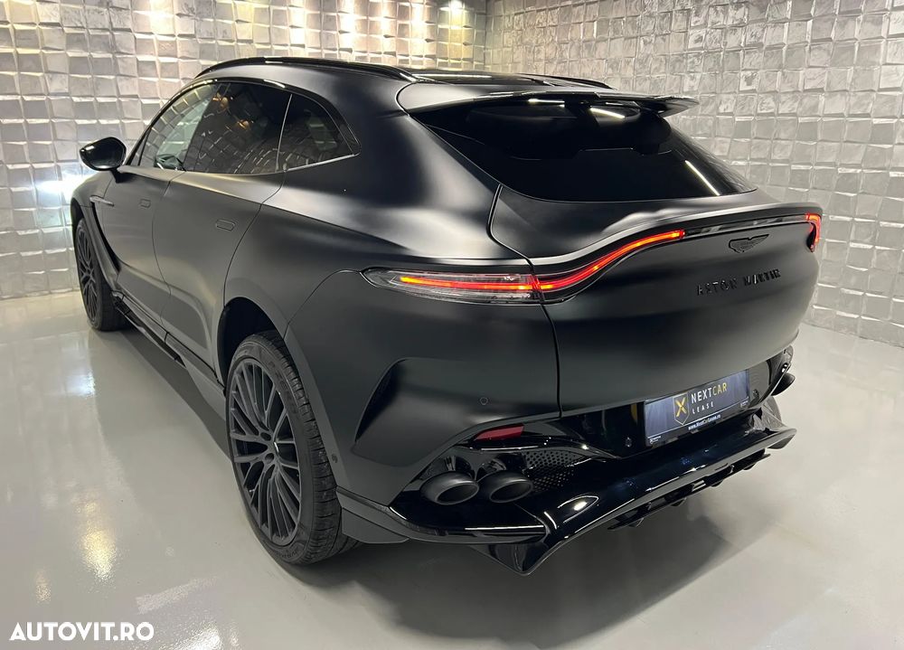 Aston Martin DBX - 6