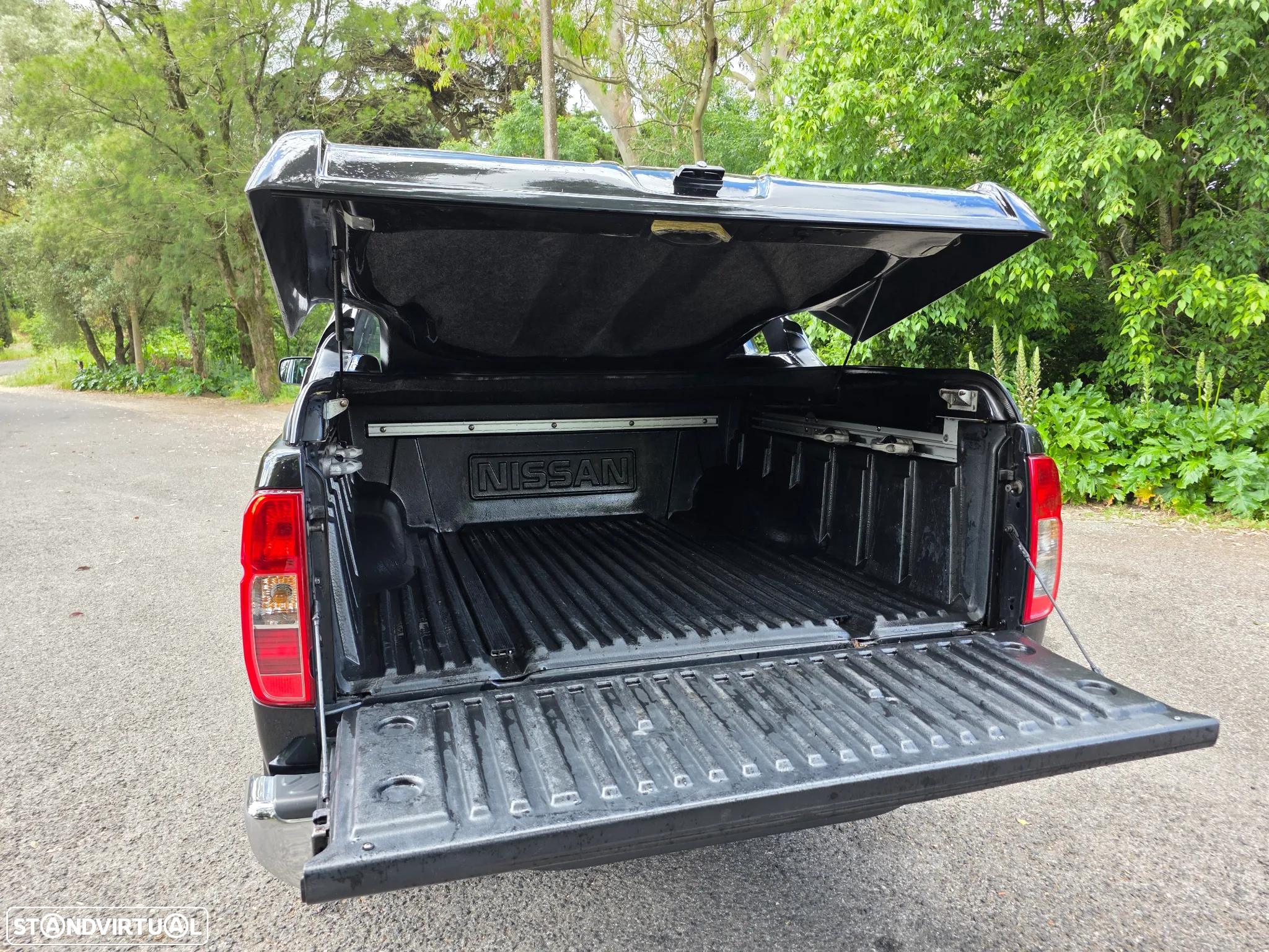 Nissan Navara 2.5 dCi CD LE Premium AT - 16