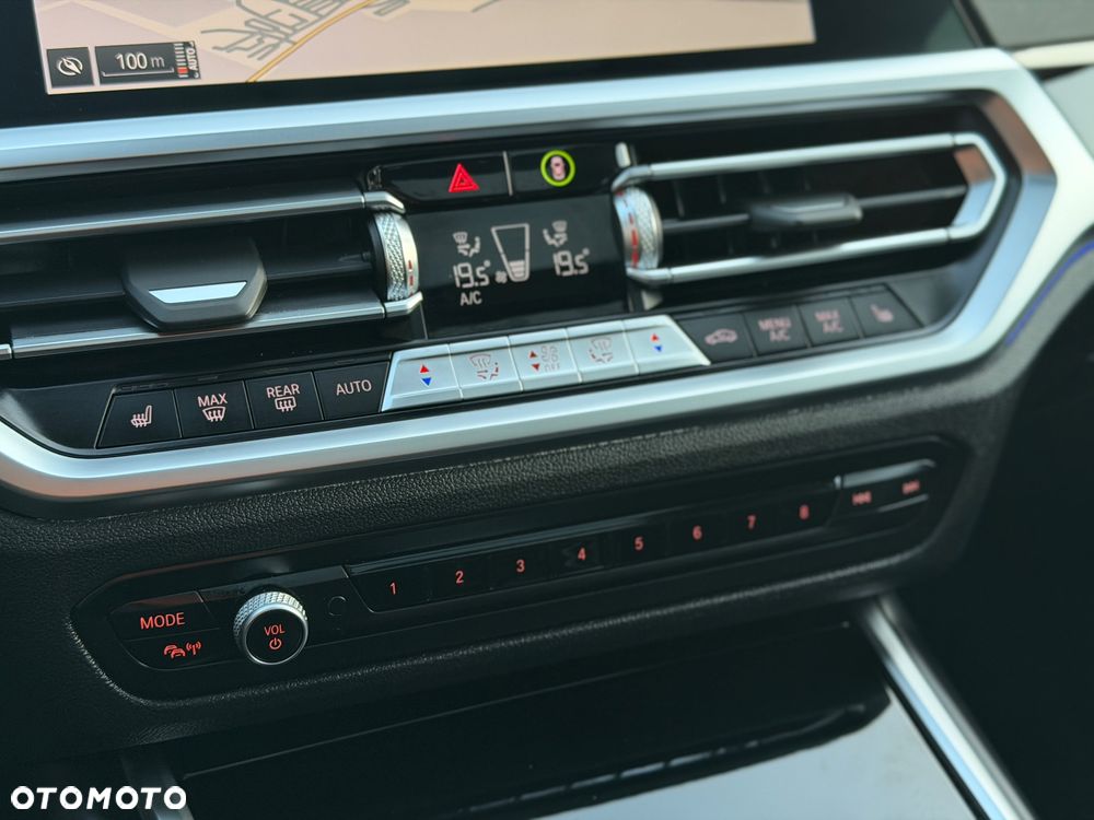 BMW Seria 3 320d M Sport - 36