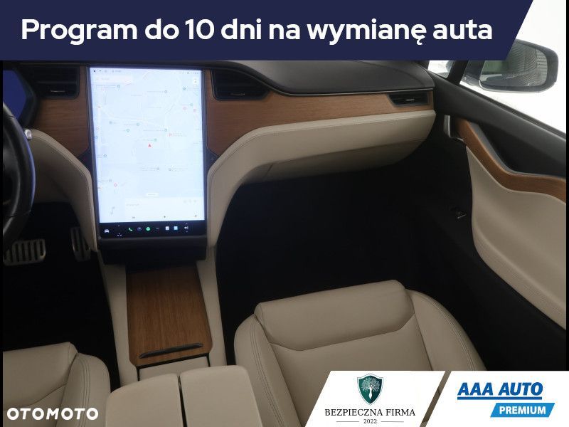 Tesla Model X - 9