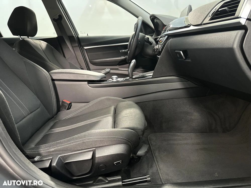 BMW Seria 3 318i Touring Aut. - 11