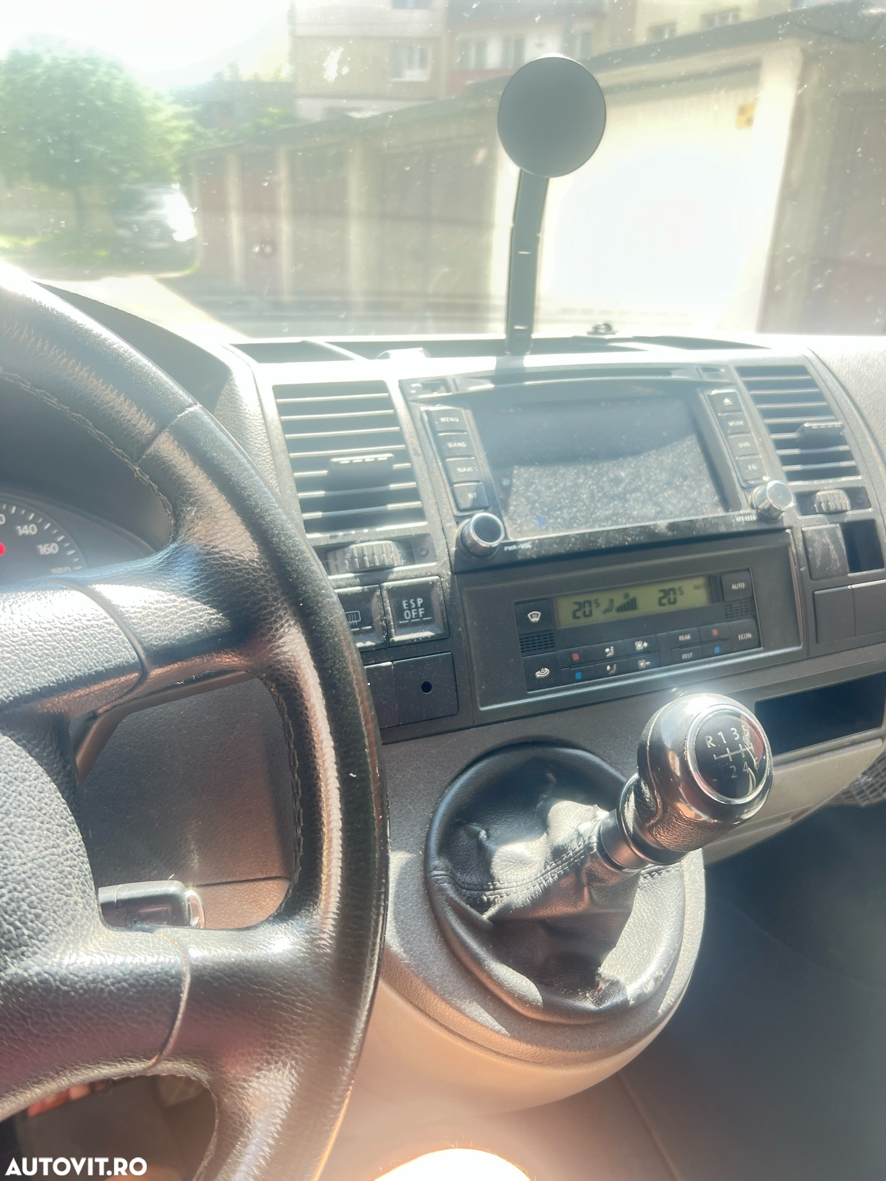Volkswagen Caravelle - 11