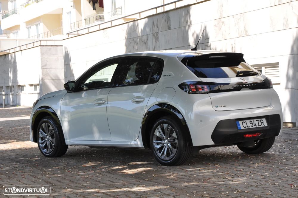 Peugeot e-208 E-Style - 23