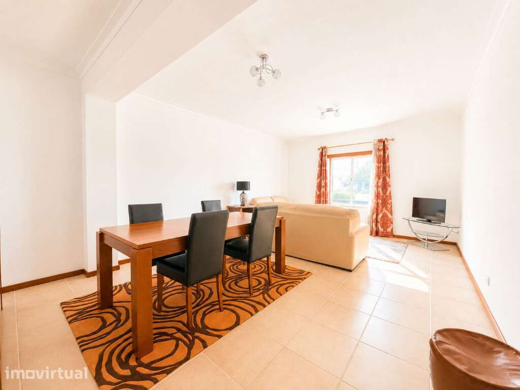 Apartamento T2 com lugar de garagem em zona de Miranda do Corvo - Grande imagem: 5/8