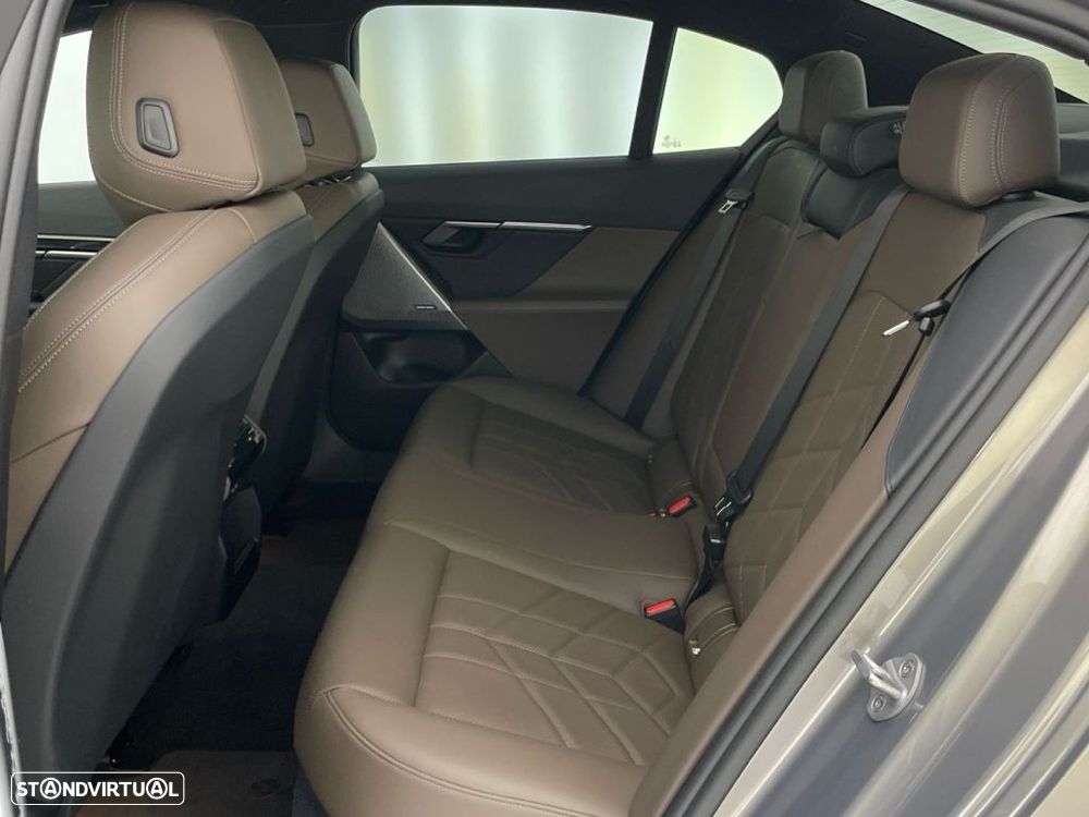 BMW i5 eDrive40 - 12