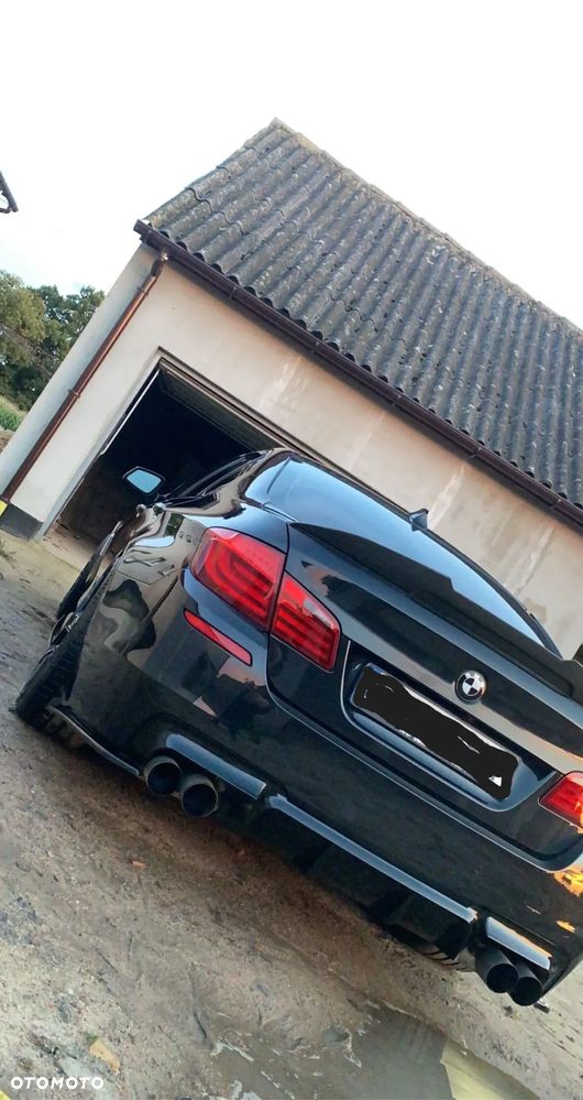 BMW Seria 5 550i - 7