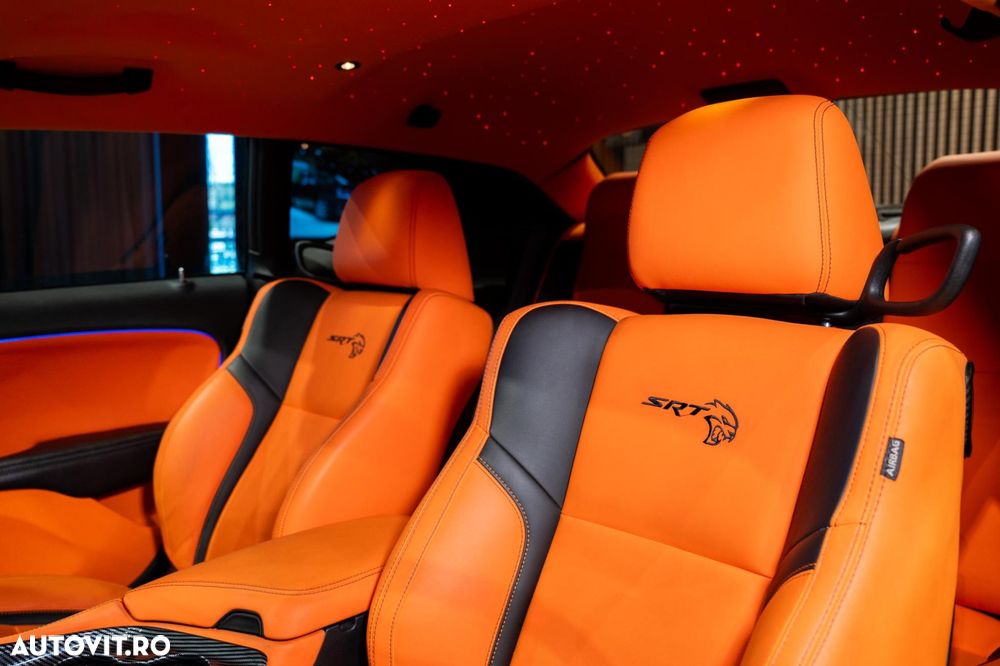 Dodge Challenger - 33