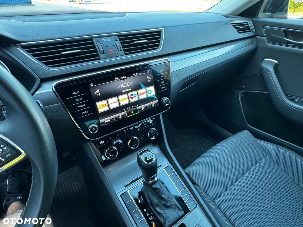 Skoda Superb 2.0 TDI SCR 4x4 Style DSG - 38