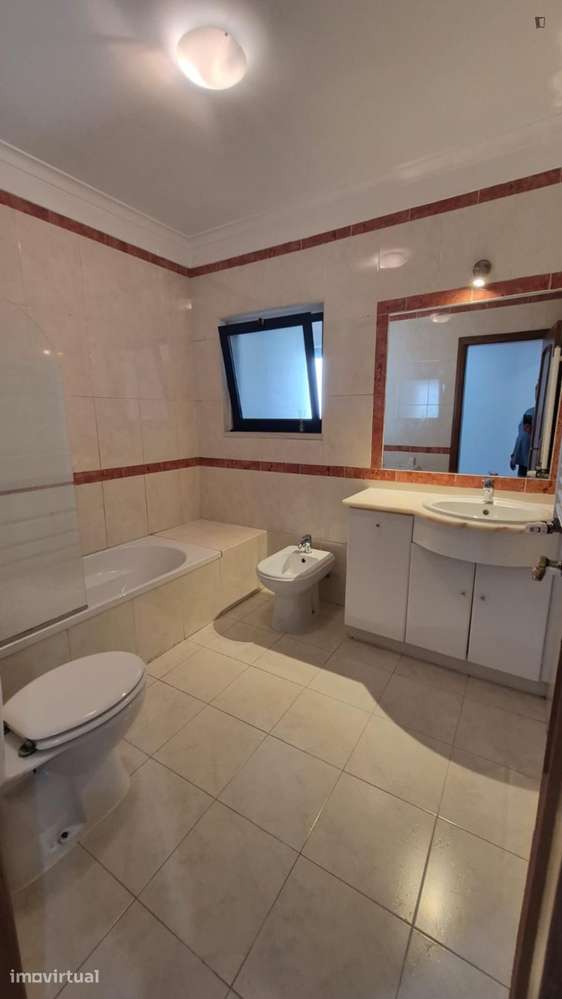 Quarto - localizado em Carcavelos Lisbon - Grande imagem: 5/7