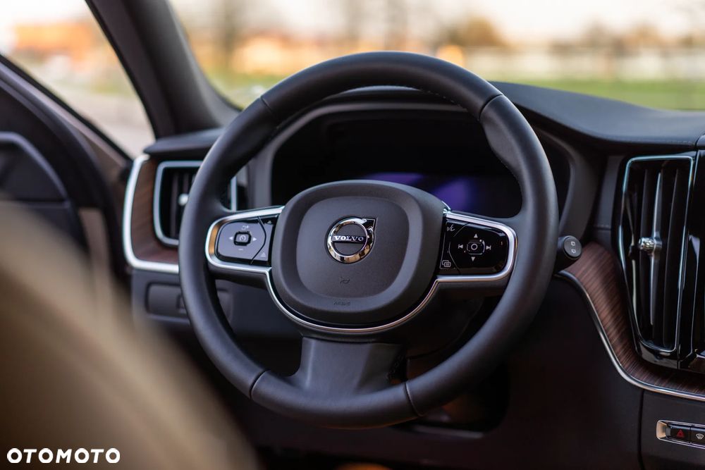 Volvo XC 60 T8 Plug-In Hybrid AWD Ultimate Dark - 29