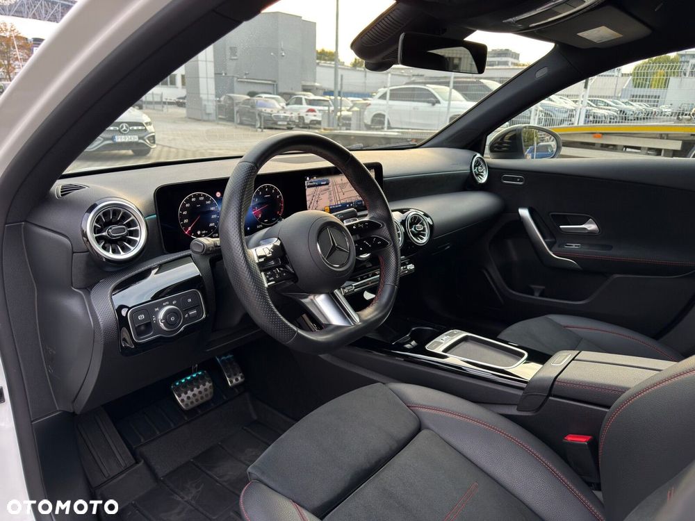 Mercedes-Benz Klasa A 220 4-Matic AMG Line 8G-DCT - 14