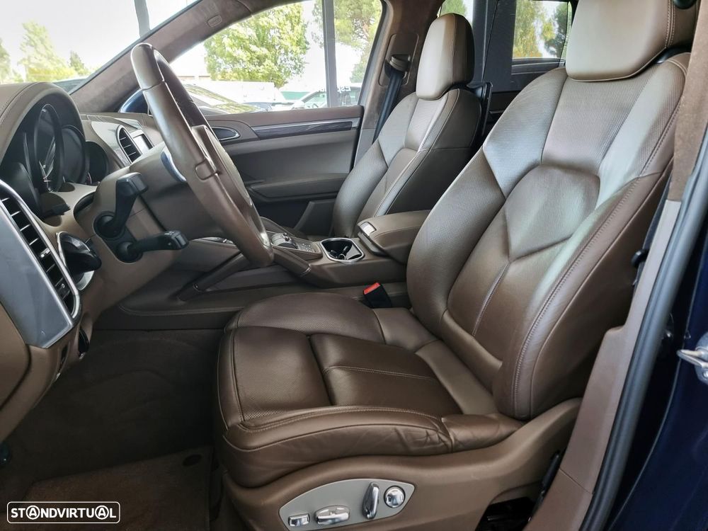 Porsche Cayenne Turbo - 15