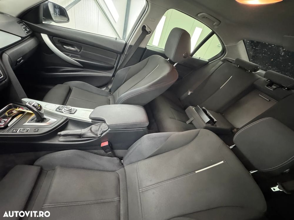 BMW Seria 3 320d Aut. Sport Line - 17