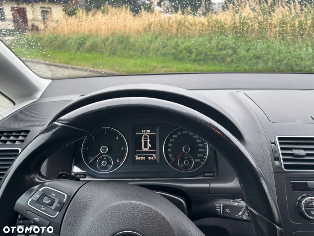 Volkswagen Touran - 4