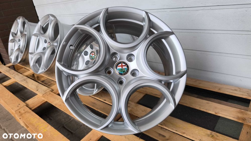 Felgi aluminiowe Alfa Romeo Giulia 18" 5x110 8J 9J Nowe (OL649F)