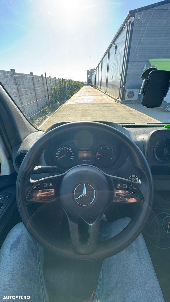 Mercedes-Benz 519 - 15