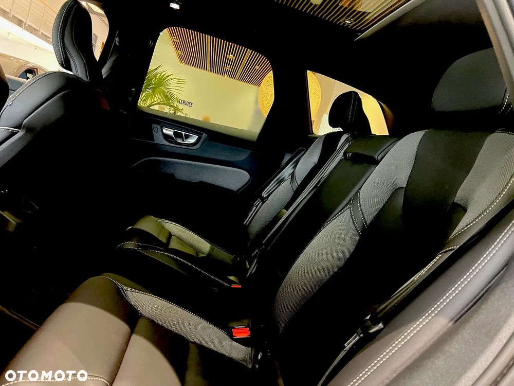 Volvo XC 60 T8 Plug-In Hybrid AWD Ultimate Black Edition - 25