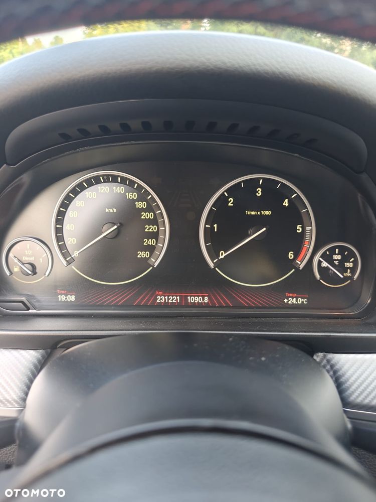 BMW Seria 5 525d - 32