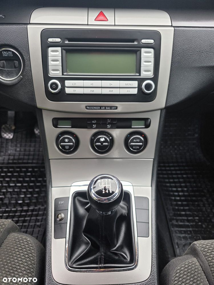 Volkswagen Passat 2.0 FSI Comfortline - 5