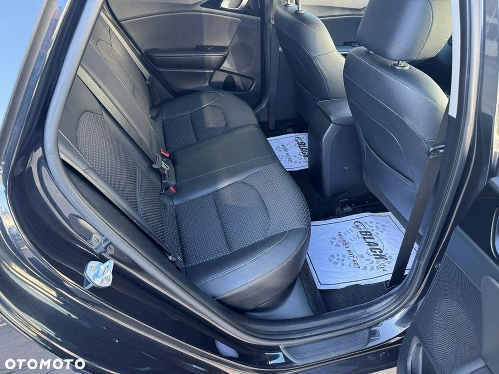 Kia Ceed - 10