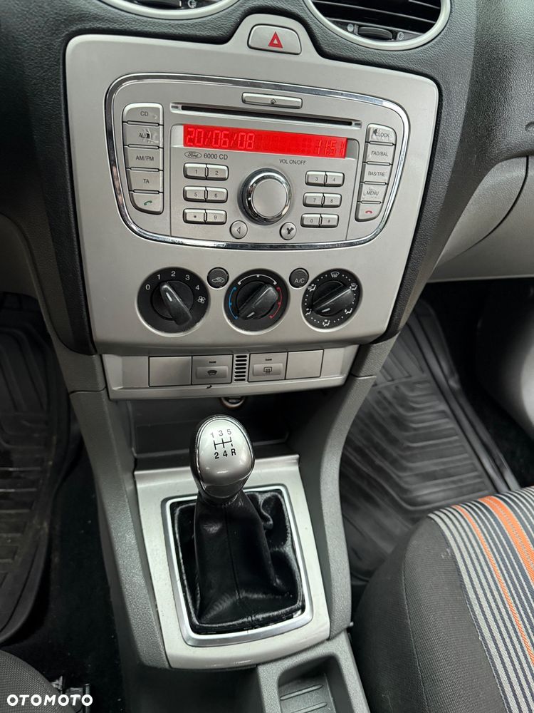 Ford Focus 1.8 Trend - 12