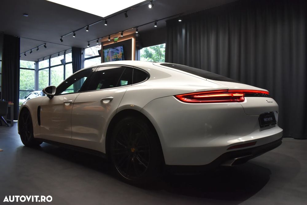 Porsche Panamera - 4