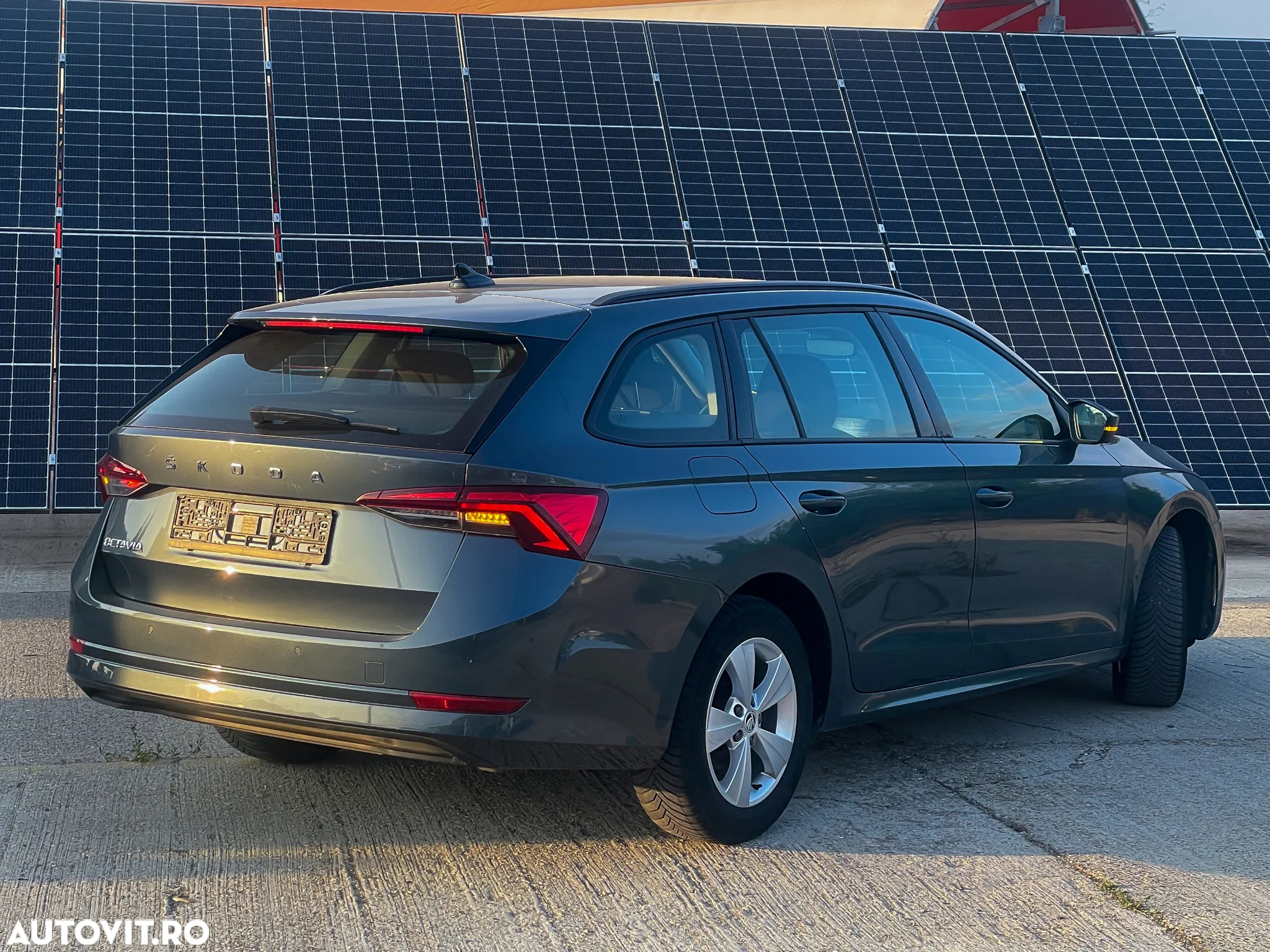 Skoda Octavia Combi 2.0 TDI DSG Clever - 4