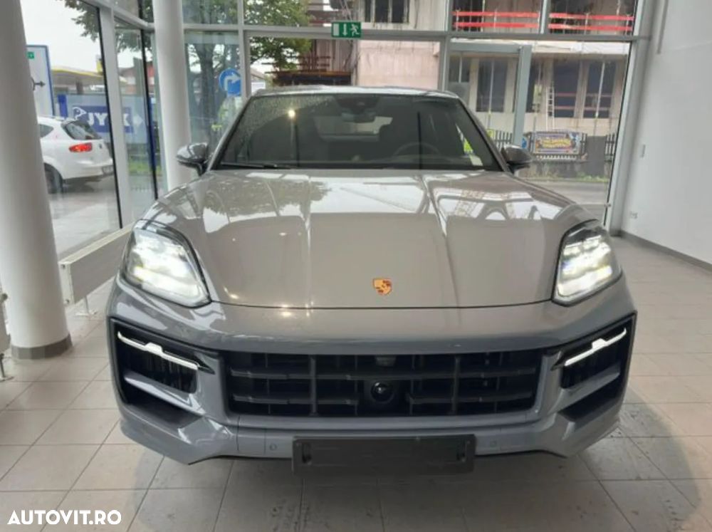 Porsche Cayenne Coupe GTS - 2