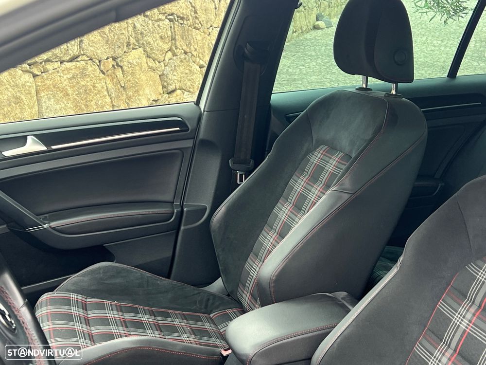 VW Golf 2.0 GTI DSG - 20