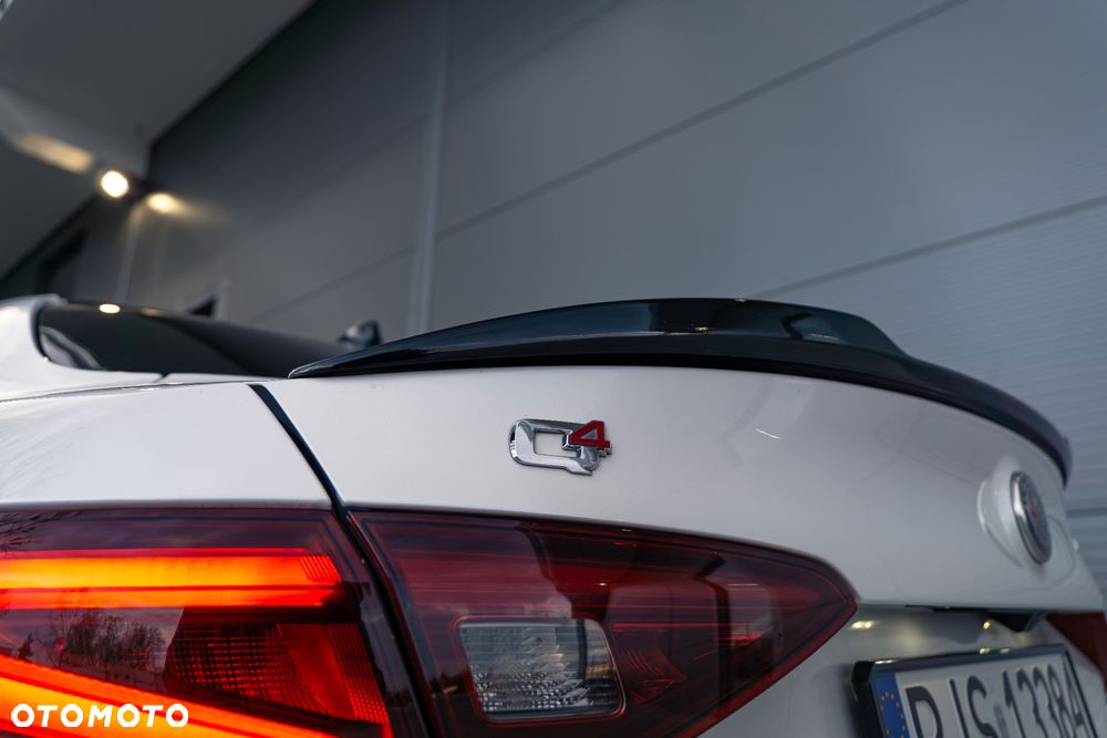 Alfa Romeo Giulia 2.0 Turbo TI Q4 - 11