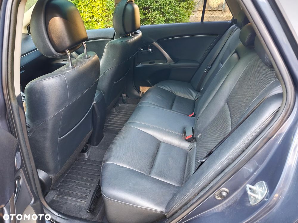 Toyota Avensis 1.8 Premium MS - 11